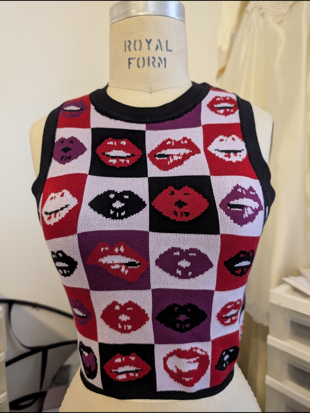 Garage Knit Sleeveless Lip-Print Crop Top - Red, Purple & Black